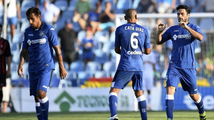 Los jugadores del Getafe celebran el gol ante el Reus