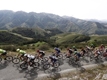 El pelotón durante la 14ª etapa de la Vuelta 2016 El pelotón durante la 14ª etapa de la Vuelta 2016