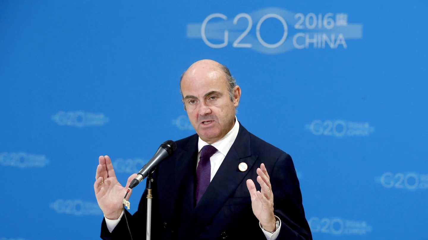 Luis de Guindos durante una rueda de prensa en Hangzhou (China), donde se ha celebrado la cumbre del G20. Luis de Guindos durante una rueda de prensa en Hangzhou (China), donde se ha celebrado la cumbre del G20.