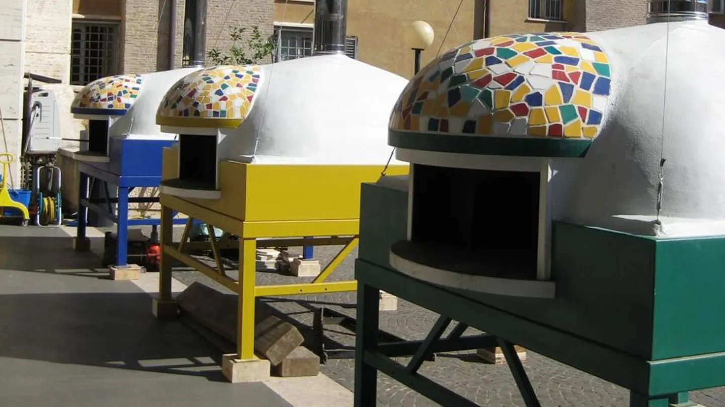 Los tres hornos utilizados para elaborar las pizzas en el Vaticano Los tres hornos utilizados para elaborar las pizzas en el Vaticano