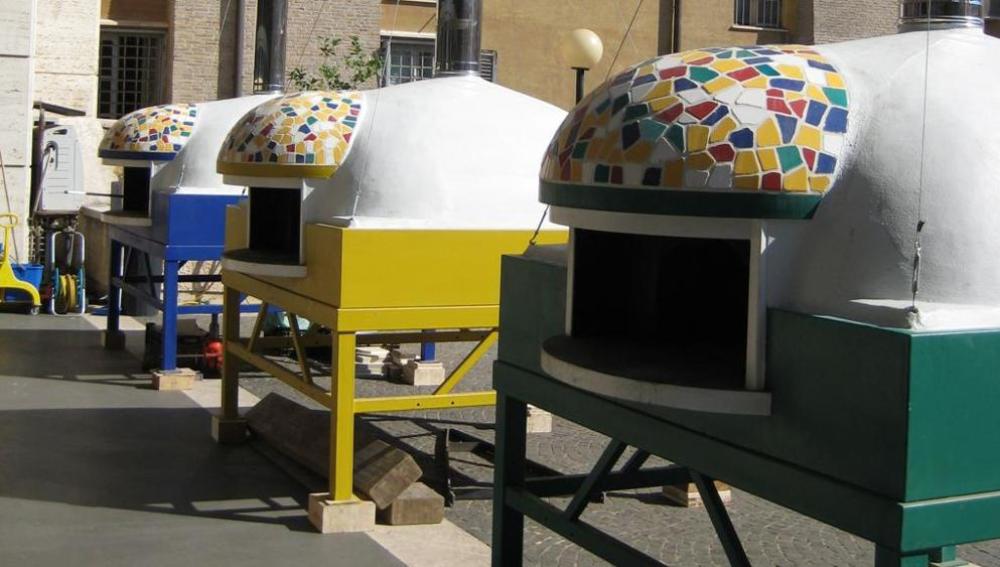 Los tres hornos utilizados para elaborar las pizzas en el Vaticano