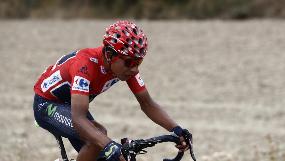 Nairo Quintana, de rojo en la Vuelta