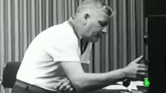 Imágenes del experimento de las descargas de Stanley Milgram. Imágenes del experimento de las descargas de Stanley Milgram.