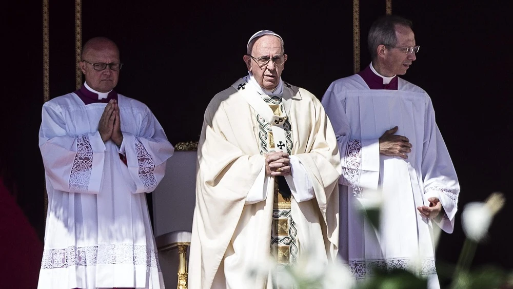 El Papa Francisco se dirige a los congregados en la misa de canonización de la madre Teresa en la Plaza de San Pedro del Vaticano.