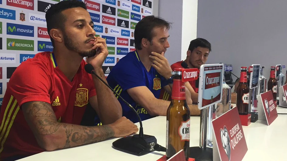 Thiago, en rueda de prensa con Lopetegui y Silva Thiago, en rueda de prensa con Lopetegui y Silva