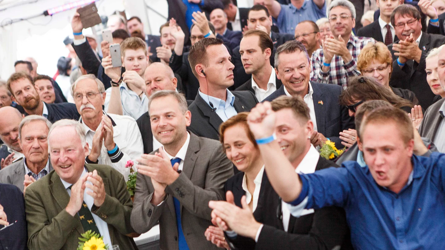 Los líderes de la AfD celebran los resultados en las elecciones regionales celebradas en Alemania Los líderes de la AfD celebran los resultados en las elecciones regionales celebradas en Alemania