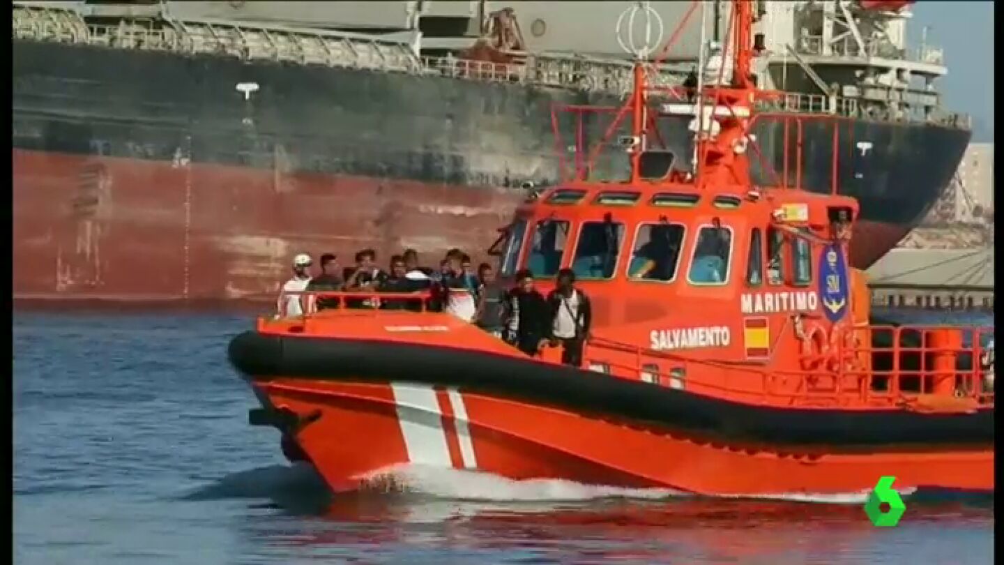 Rescatan a 15 menores argelinos que intentaban llegar al Cabo de Gata.