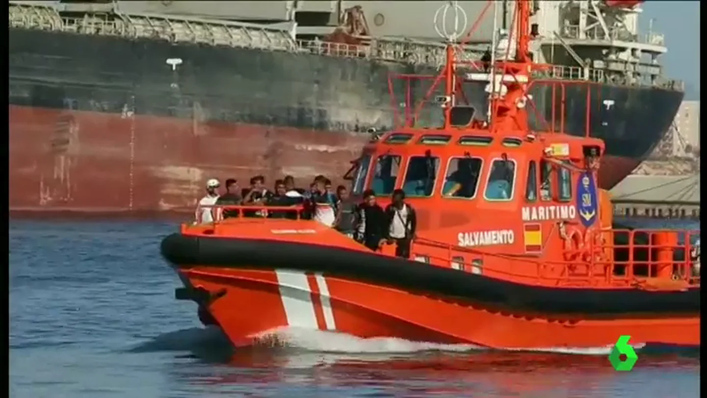 Rescatan a 15 menores argelinos que intentaban llegar al Cabo de Gata. Rescatan a 15 menores argelinos que intentaban llegar al Cabo de Gata.