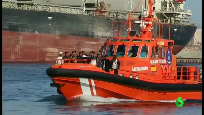 Rescatan a 15 menores argelinos que intentaban llegar al Cabo de Gata.