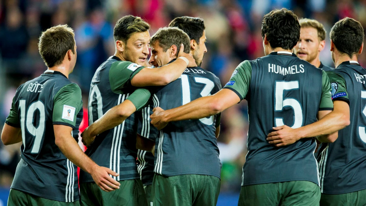 Alemania celebra un gol de Muller