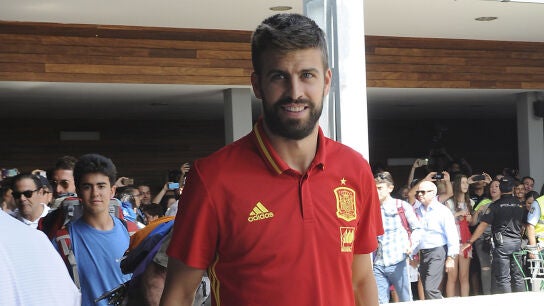 Gerard Piqu&eacute; regresa a Le&oacute;n entre aplausos