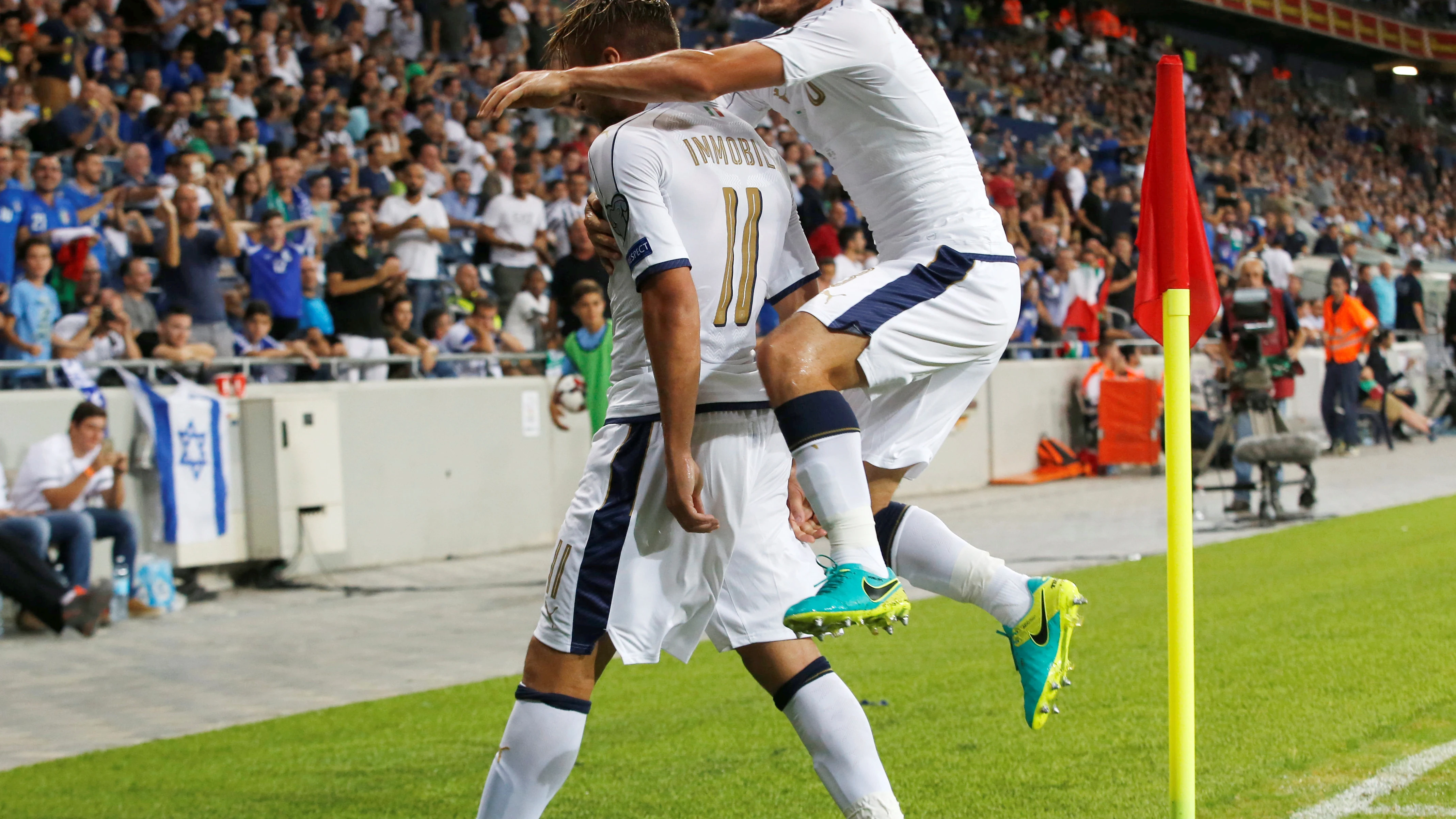 Italia celebrando el gol de Immobile en Israel.