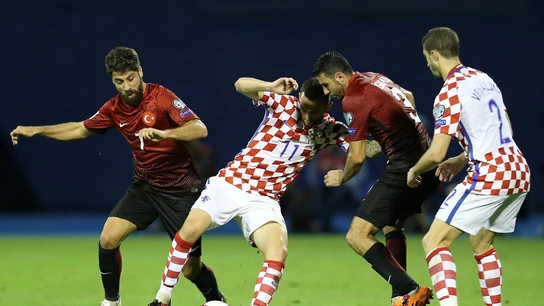 Croacia y Turquía empatan en su camino hacia Rusia (1-1). Croacia y Turquía empatan en su camino hacia Rusia (1-1).