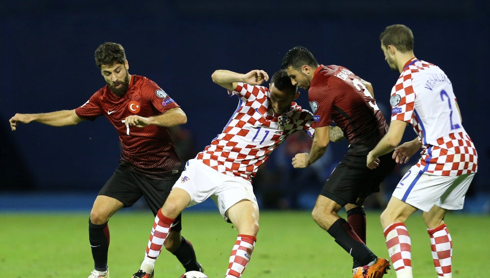 Croacia y Turquía empatan en su camino hacia Rusia (1-1).