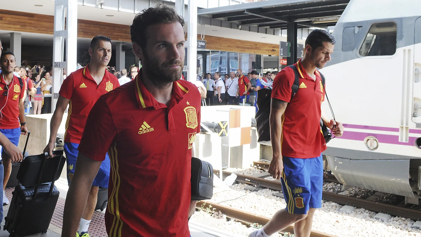 Mata con la selección española. Mata con la selección española.