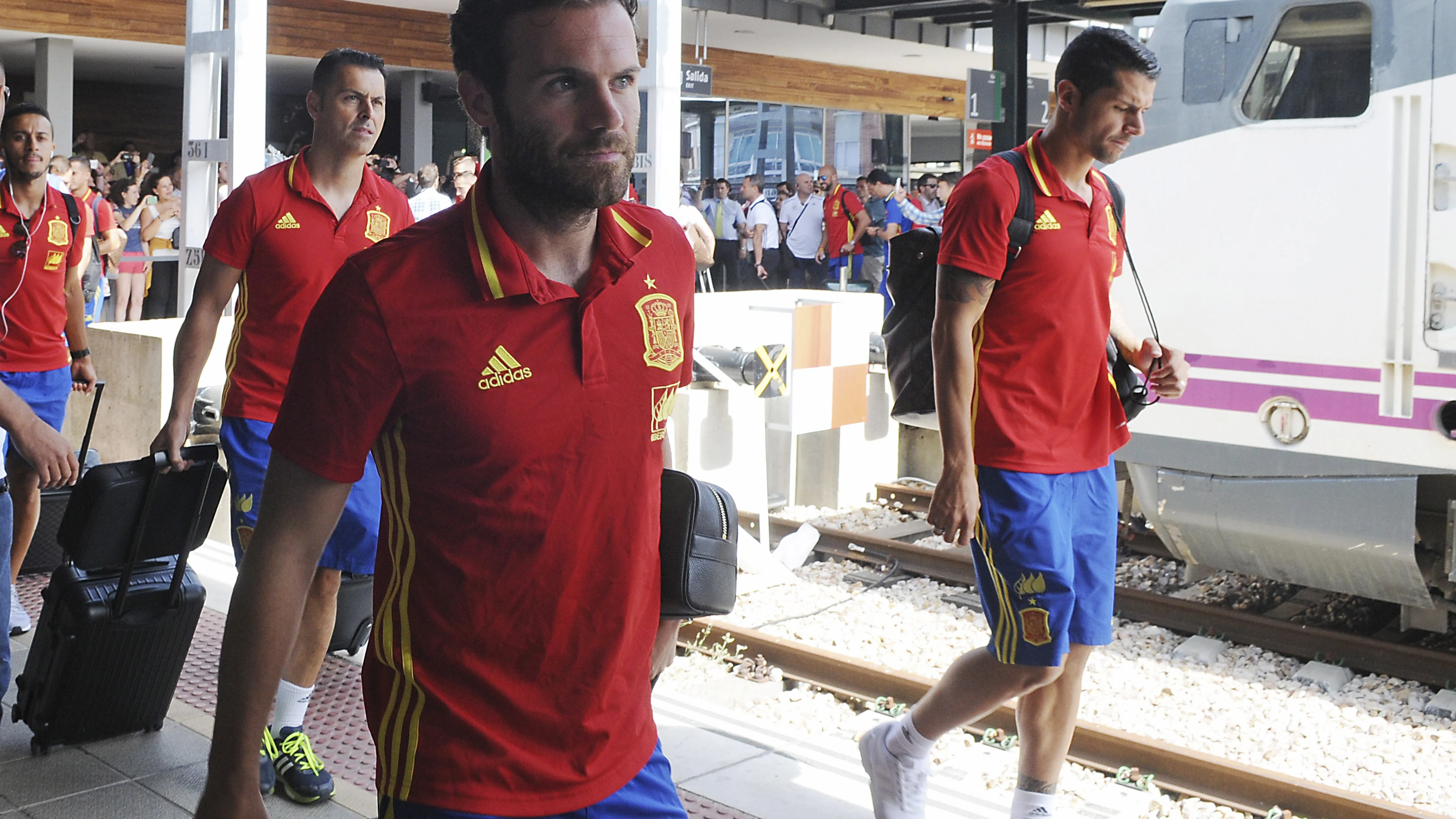 Mata con la selección española.