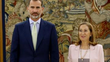 EL Rey Felipe VI junto a la presidenta del Congreso, Ana Pastor.