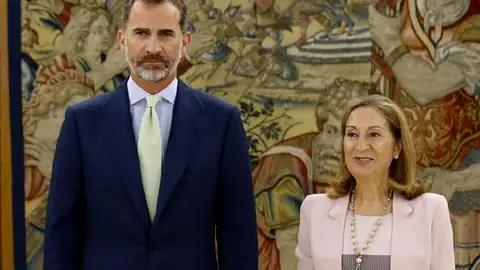 EL Rey Felipe VI junto a la presidenta del Congreso, Ana Pastor. EL Rey Felipe VI junto a la presidenta del Congreso, Ana Pastor.