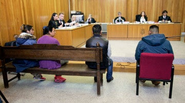 Los cuatro acusados durante el juicio.