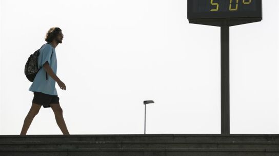 El term&oacute;metro marca 50 grados en Sevilla