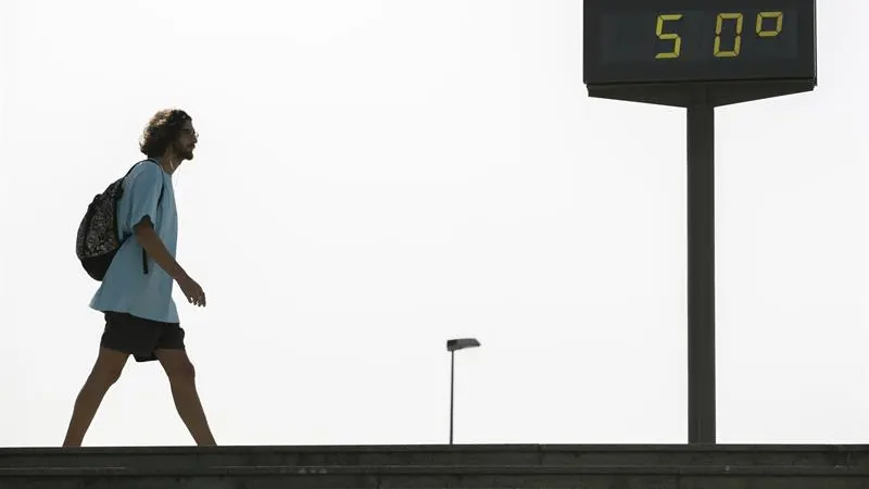 El termómetro marca 50 grados en Sevilla