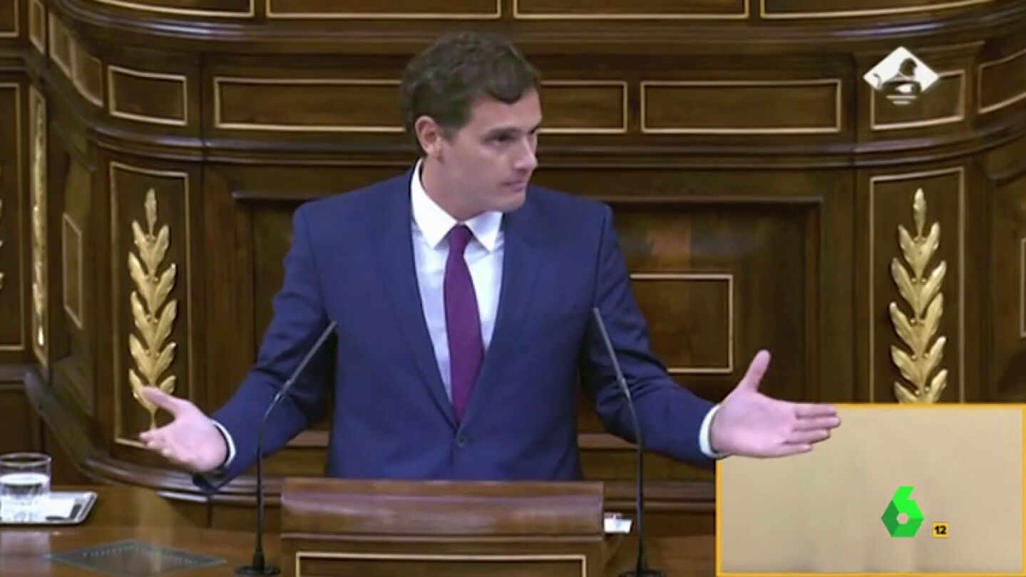 Frame 14.803321 de: Los nervios traicionan a Albert Rivera: echa de un manotazo a la traductora