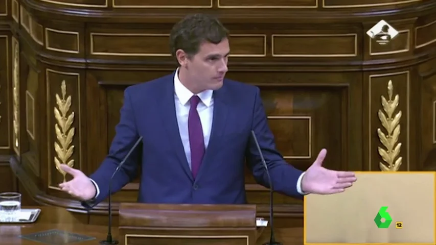Frame 14.803321 de: Los nervios traicionan a Albert Rivera: echa de un manotazo a la traductora