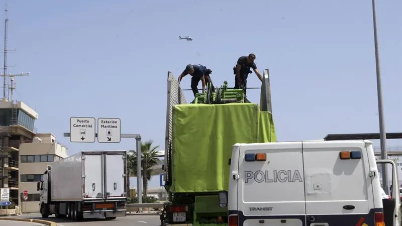 Varios agentes investigan una atracción de feria Varios agentes investigan una atracción de feria