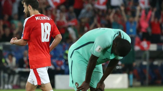 William Carvalho, cabizjao en la derrota lusa en Suiza. William Carvalho, cabizjao en la derrota lusa en Suiza.