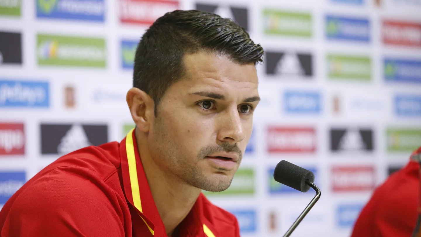 Vitolo en rueda de prensa con España. Vitolo en rueda de prensa con España.