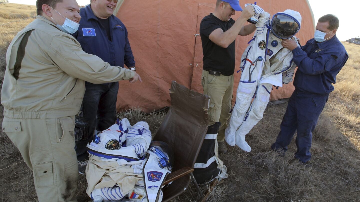 Aterriza con &eacute;xito la nave Soyuz TMA-20M, con tres tripulantes a bordo
