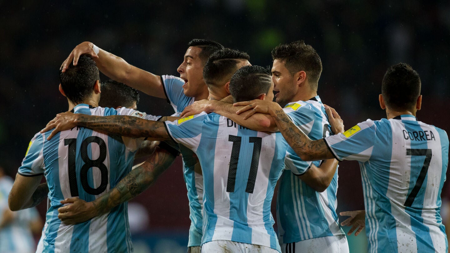 La selecci&oacute;n argentina celebrando un gol