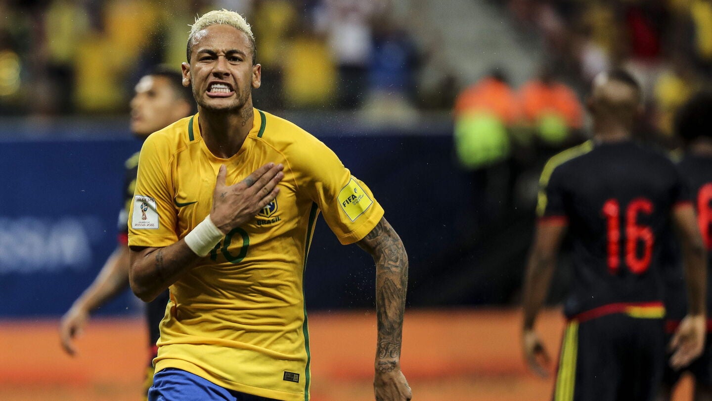 Neymar celebra un gol con la Selecci&oacute;n de Brasil