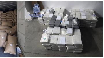 Fotografías facilitadas por la Policía Nacional que ha intervenido 535 kilos de cocaína ocultos en un contenedor de especias