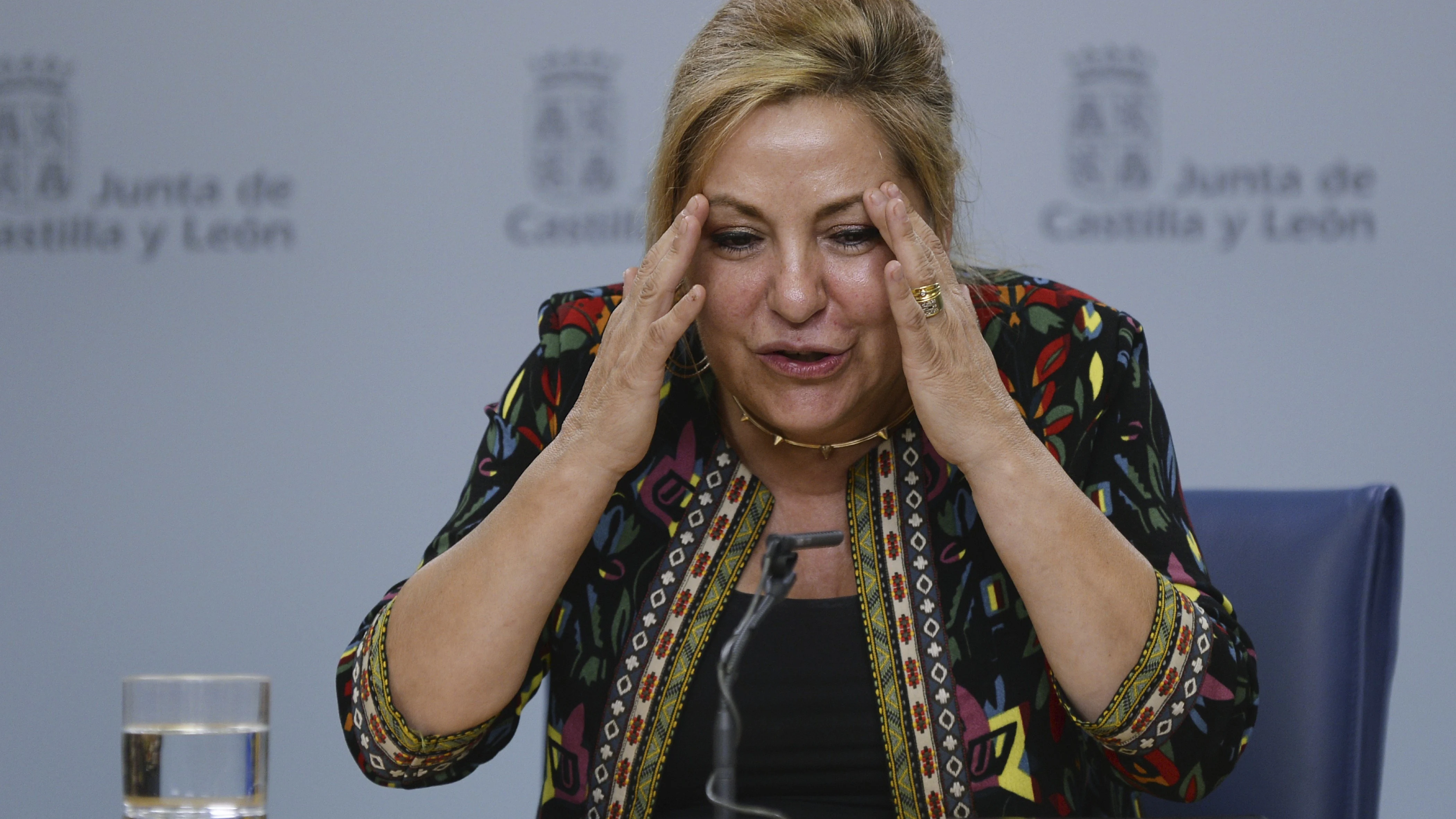 Rosa Valdeón durante una rueda de prensa convocada tras ser arrestada triplicando la tasa de alcohol en sangre Rosa Valdeón durante una rueda de prensa convocada tras ser arrestada triplicando la tasa de alcohol en sangre