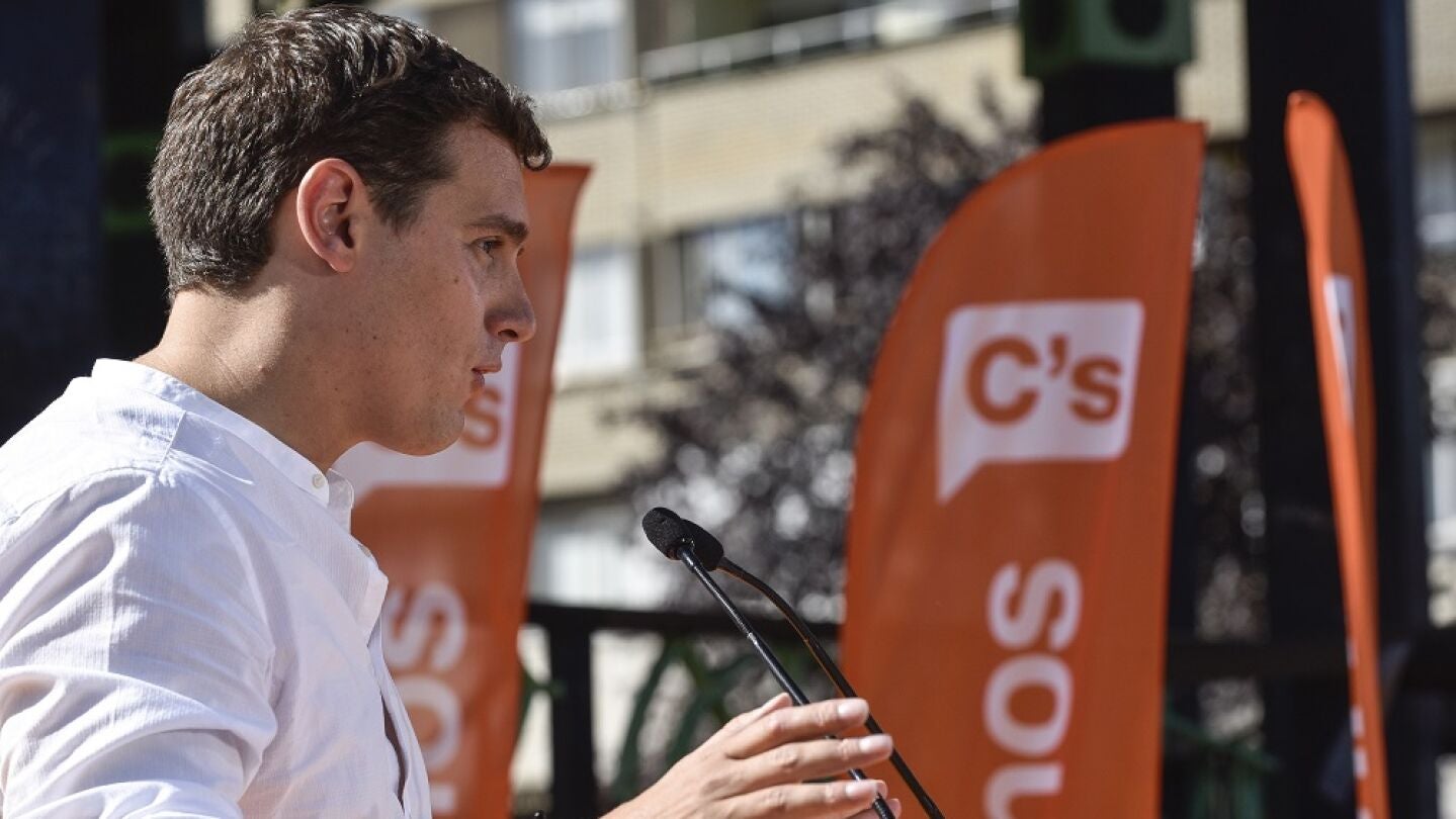 Albert Rivera durante su intervenci&oacute;n en un acto de campa&ntilde;a de su formaci&oacute;n en Bilbao