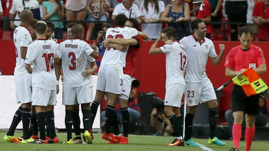 El Sevilla celebra un gol