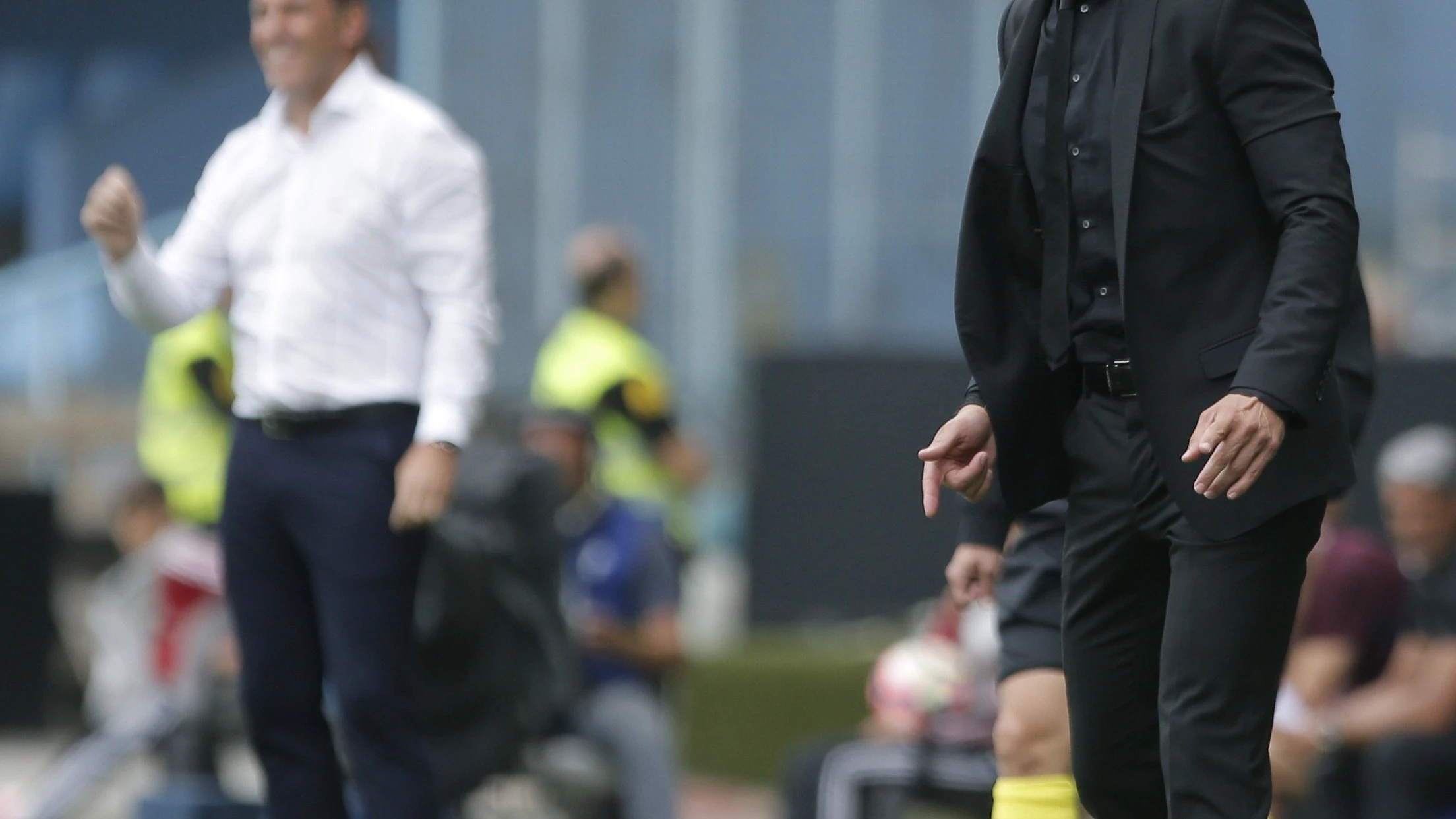 Simeone dirigiendo a los jugadores del Atlético frente al Celta Simeone dirigiendo a los jugadores del Atlético frente al Celta