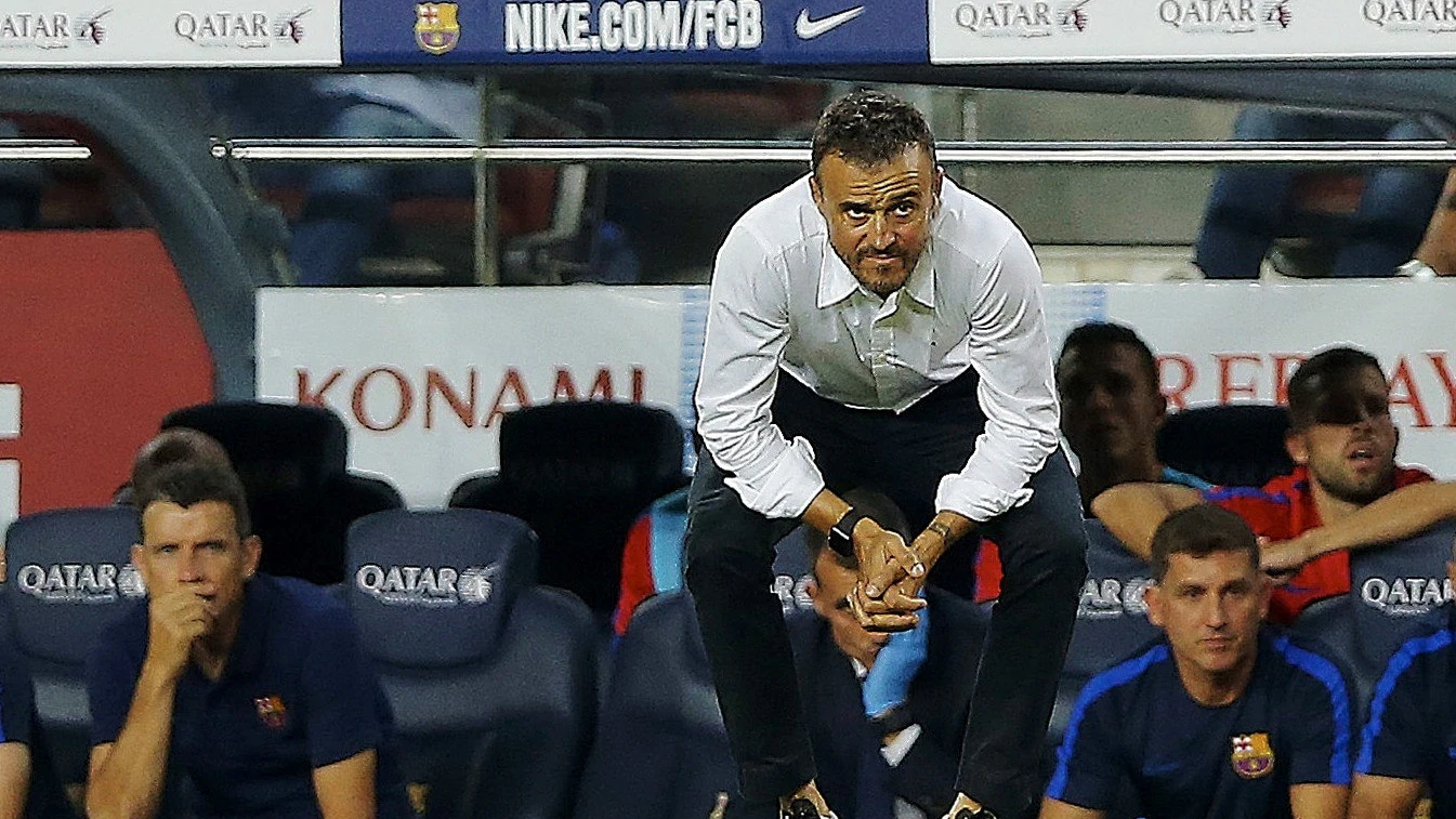 Luis Enrique dirigiendo desde el banquillo durante el Barcelona-Alavés Luis Enrique dirigiendo desde el banquillo durante el Barcelona-Alavés