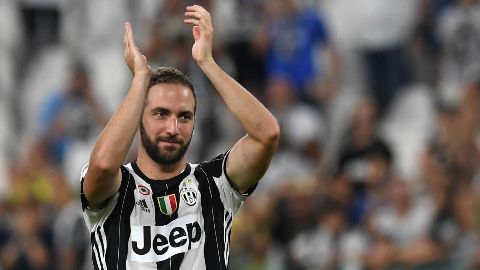 Higua&iacute;n aplaude