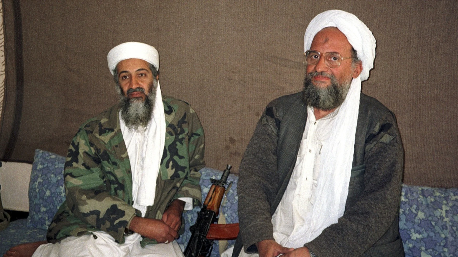 Osama Bin Laden (izqda) y Ayman al Zahawiri (dcha)