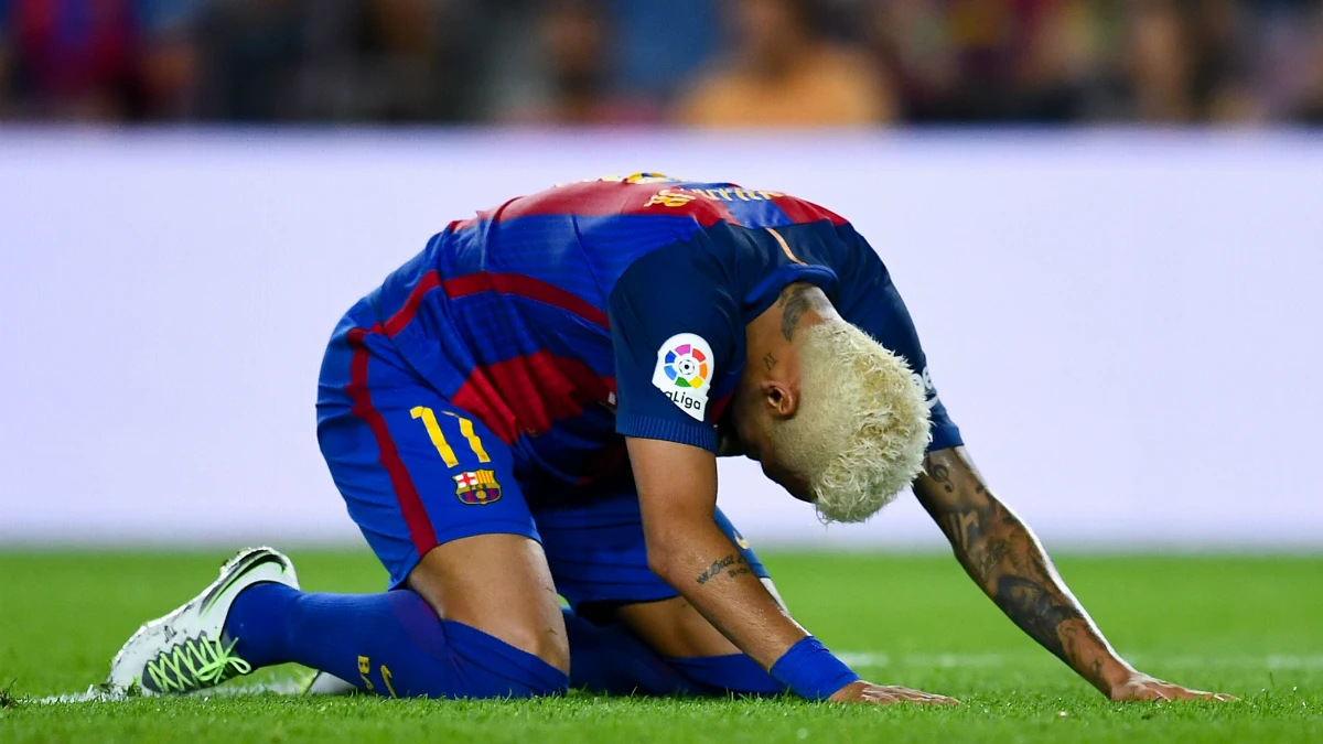 Neymar, arrodillado