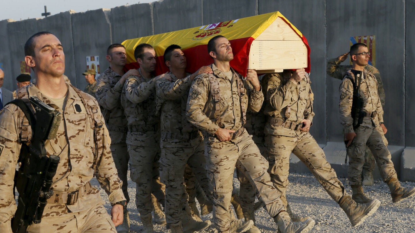 Ceremonia de despedida en la base espa&ntilde;ola en Irak