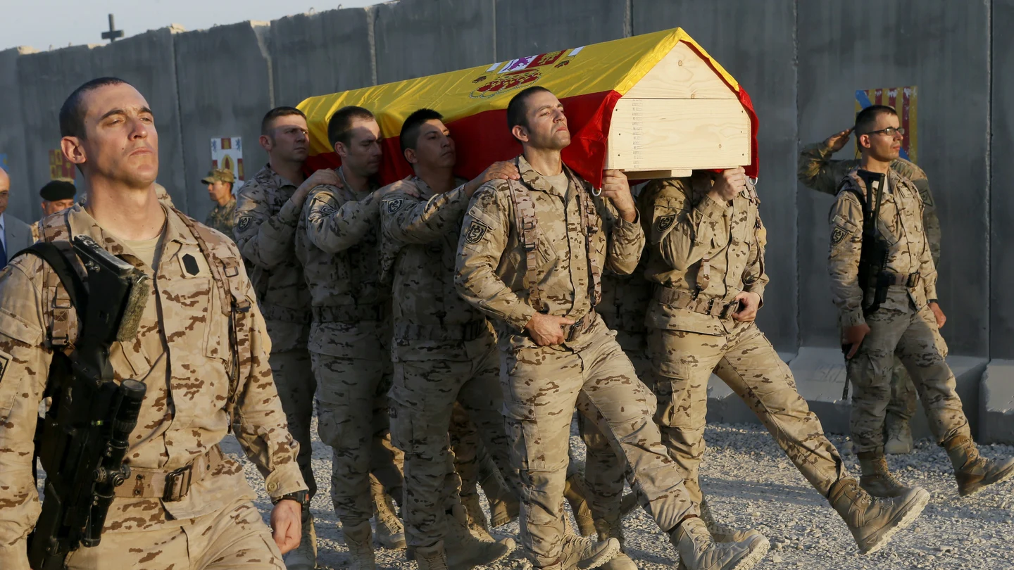 Ceremonia de despedida en la base española en Irak Ceremonia de despedida en la base española en Irak