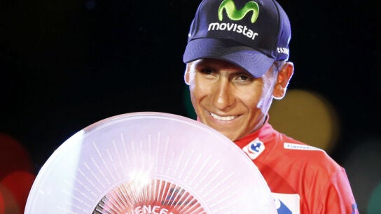 Quintana, con el trofeo de la Vuelta 2016