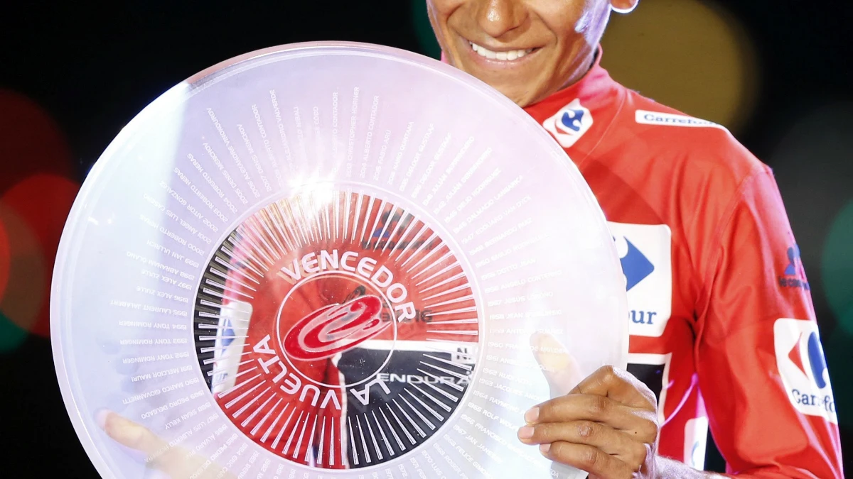 Quintana, con el trofeo de la Vuelta 2016