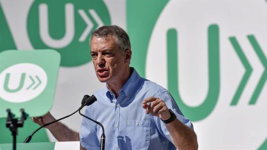 El lehendakari y candidato a la reelecci&oacute;n I&ntilde;igo Urkullu interviene durante un acto de campa&ntilde;a