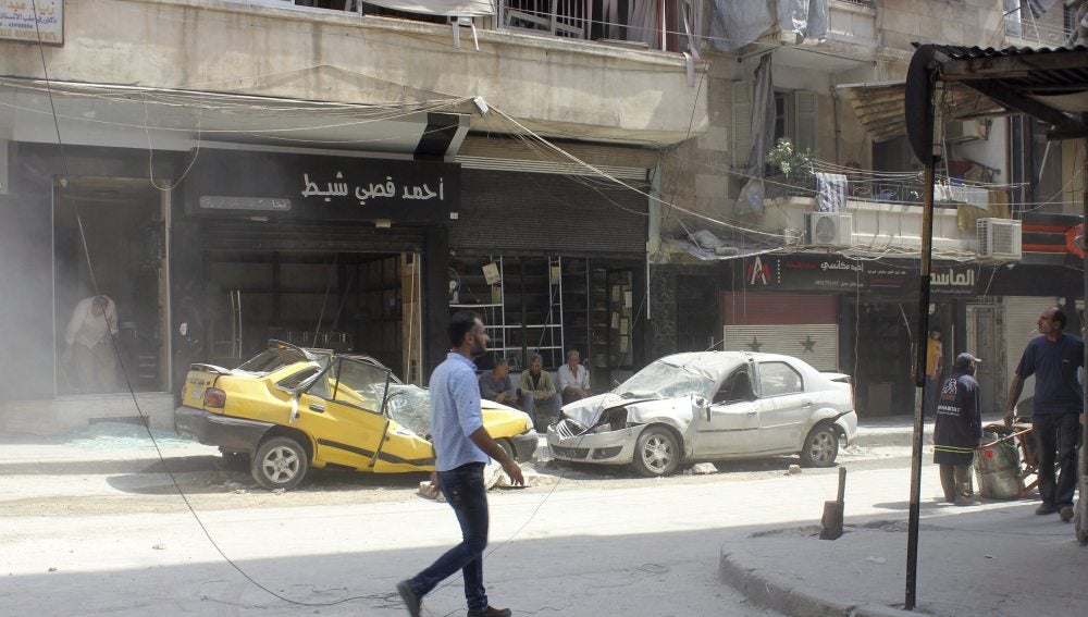 Daños causados por el lanzamiento de un cohete en varios puntos del norte de Alepo