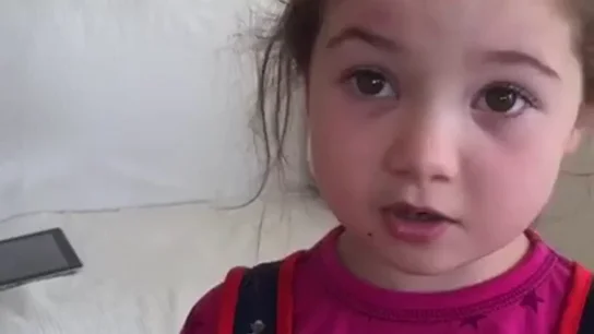 Frame 0.0 de: Una niña de cinco años explica a su madre por qué no volverá a comer animales y su razón se hace viral Frame 0.0 de: Una niña de cinco años explica a su madre por qué no volverá a comer animales y su razón se hace viral
