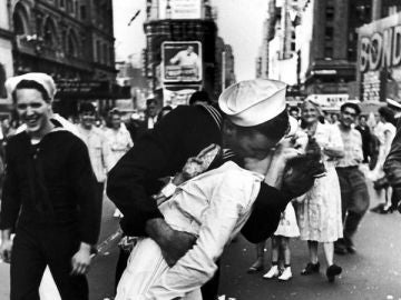 Icónico beso del fin de la II Guerra Mundial Icónico beso del fin de la II Guerra Mundial
